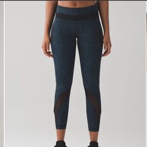 Lululemon Inspire Tight II
Shatter Weave Desert Teal Alberta Lake / Black